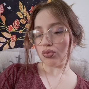 Meet your Posher, Chloe